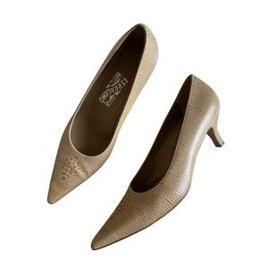 Salvatore Ferragamo Giusy Beige Lizard Print Leather Kitten Heel Pumps Size 8,5